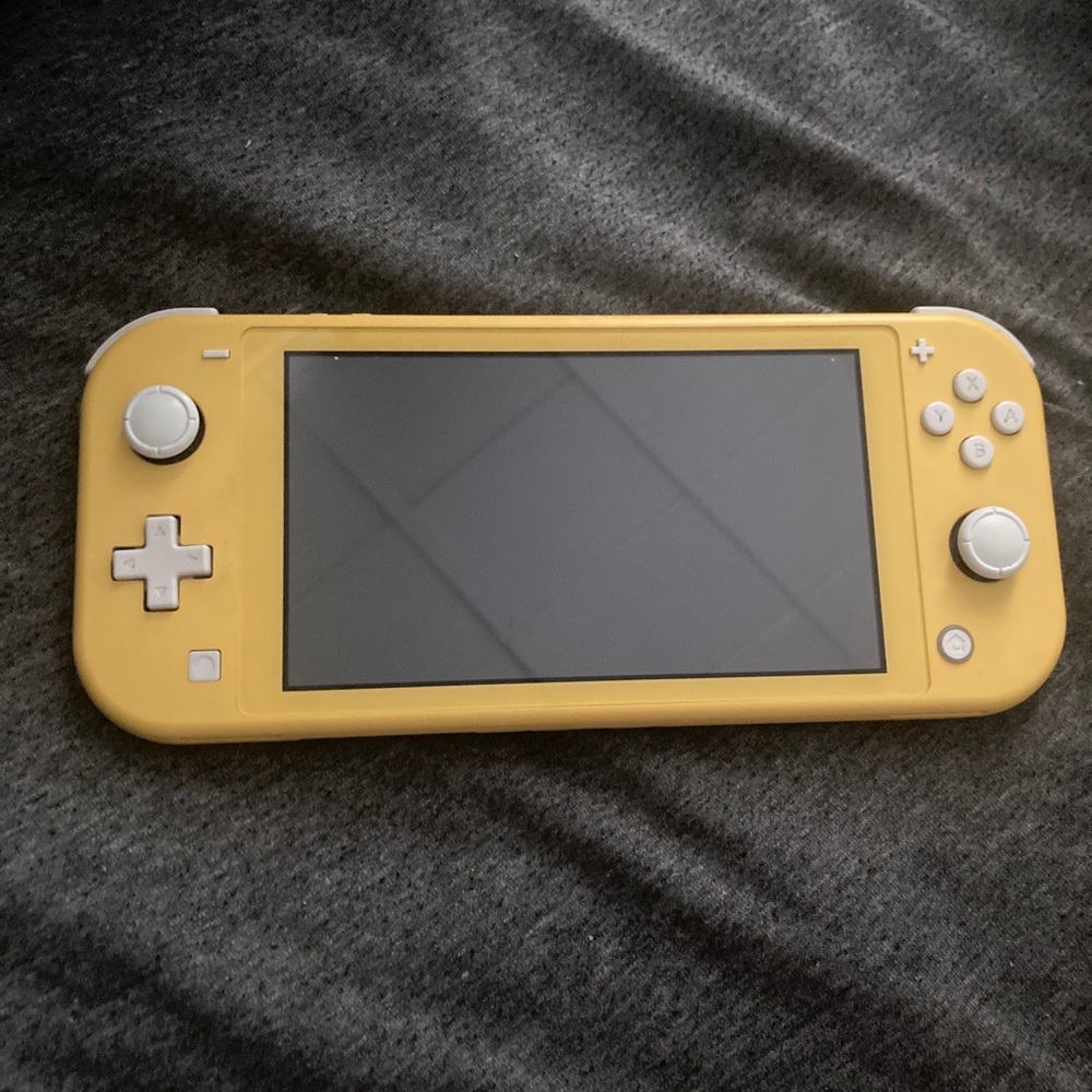 EUC Nintendo Switch Lite YELLOW 32 GB